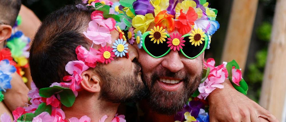 Zum Knutschen: Beim CSD ging es ausgelassen zu - und friedlich.