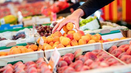 Der Einkauf wird teurer - das merken wohl alle Berliner im Supermarkt. 