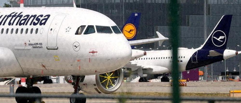 Ein Flugzeug der Lufthansa am Flughafen Frankfurt.