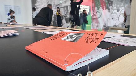 Die Broschüre der Initiative „Archives des luttes des femmes en Algérie“ liegt im Friedericianum aus.