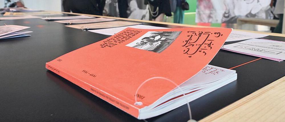 Die Broschüre der Initiative „Archives des luttes des femmes en Algérie“ liegt im Friedericianum aus.