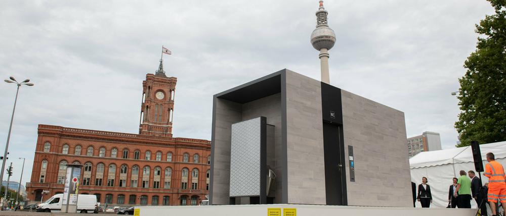 50 City-Toiletten sollen bald kostenlos sein - bei allen anderen geht die Zahlung nur noch mit Karte.