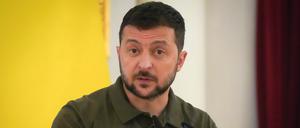 Der Präsident der Ukraine spricht während einer Pressekonferenz mit dem guatemaltekischen Präsidenten Giammattei nach ihrem Treffen in Kiew. 