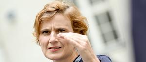 Bevor in Privathaushalten gefroren wird, solle man prüfen, inwiefern man im öffentlichen Raum Energie sparen könne, fordert Sozialsenatorin Katja Kipping. 
