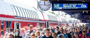 Das Neun-Euro-Ticket sorgte für volle Züge und Bahnhöfe.