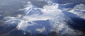 Ein Luftbild zeigt einen Gletscher auf Island.