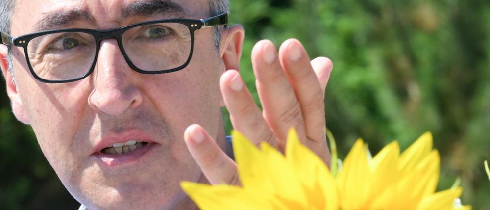 Landwirtschaftsminister Cem Özdemir (Grüne) muss entscheiden, ob Brachflächen für den Getreideanbau genutzt werden können.