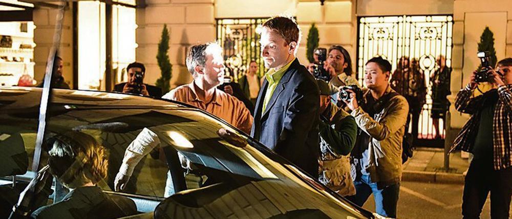Zufälle, fatale Entscheidungen. Diana (im Auto) ist auf den Schutz der beiden Bodyguards angewiesen, die auf Rechnung von Dodis Vater Mohamed Al Fayed arbeiten.
