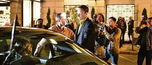 Zufälle, fatale Entscheidungen. Diana (im Auto) ist auf den Schutz der beiden Bodyguards angewiesen, die auf Rechnung von Dodis Vater Mohamed Al Fayed arbeiten. 