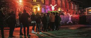 Anziehungspunkt für Feierbiester: Clubbesucher auf dem RAW-Gelände an. 