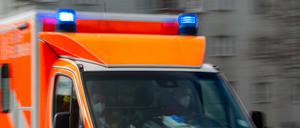 Mit der Abgabe von Fällen an den Ärztlichen Bereitschaftsdienst der KV hofft die Feuerwehr, die Überlastung des Rettungsdienstes in den Griff zu bekommen.