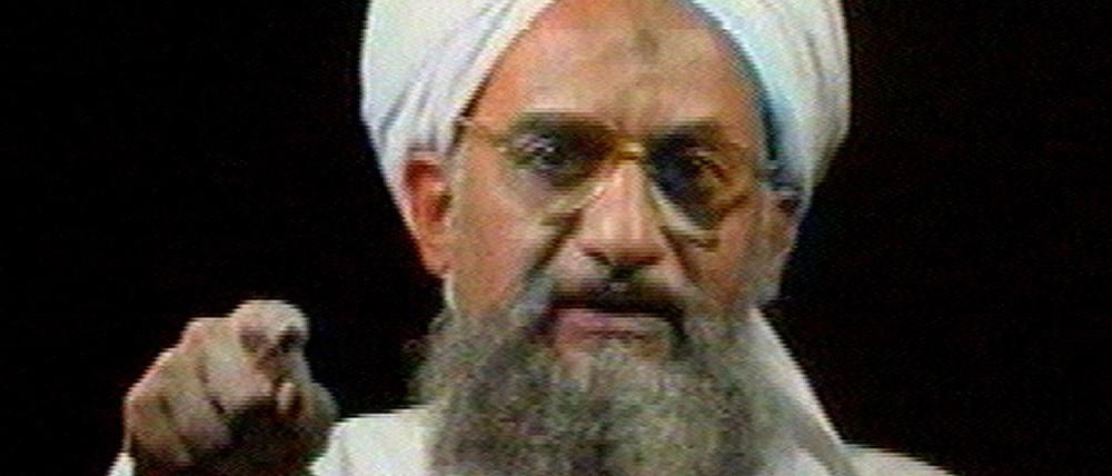 Aiman al-Sawahiri – hier 2006 im TV-Sender Al Dschasira.