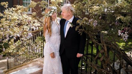 Das von Downing Street herausgegebene Foto zeigt die Hochzeit des Premierministers am 29. Mai 2021. 