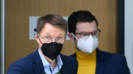 Karl Lauterbach (rechts), Bundesminister für Gesundheit, und Marco Buschmann (FDP), Bundesminister der Justiz (Archivbild)