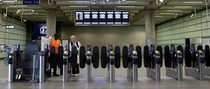 Nahezu verwaister Checkpoint in der King’s Cross Railway Station in London (Archivbild).