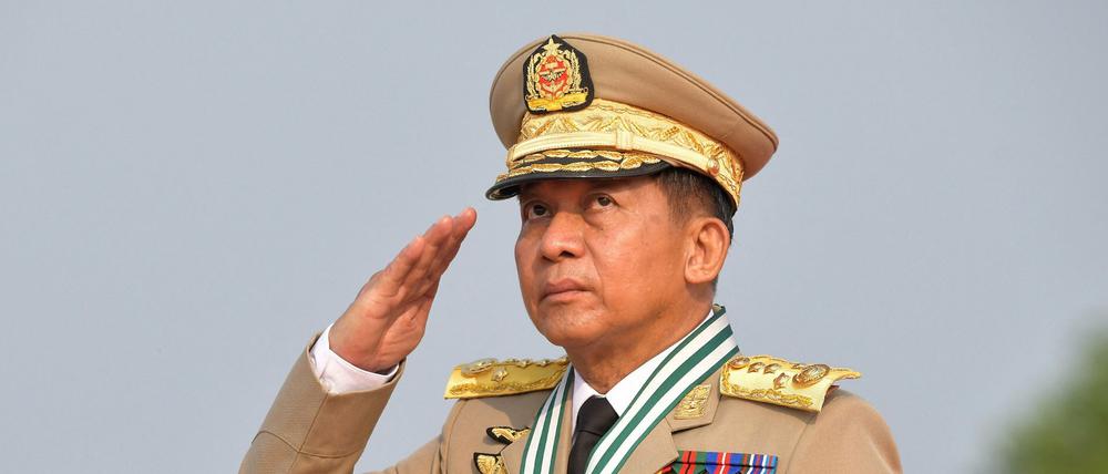 Myanmars Juntachef Min Aung Hlaing hat die Genehmigung erhalten, den Ausnahmezustand um weitere sechs Monate zu verlängern, berichteten staatliche Medien am 1. August 2022 (Archivbild)