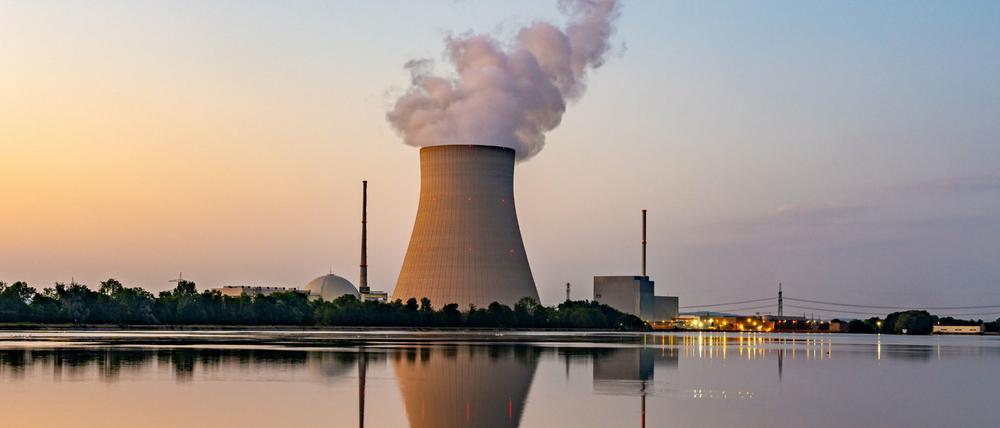 Zankapfel der Politik: Der Weiterbetrieb des s Atomkraftwerks Isar 2.