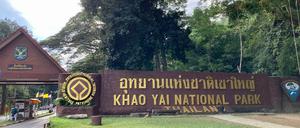 Der Eingang des bei Touristen aus aller Welt beliebten Nationalparks Khao Yai im Zentrum Thailands.