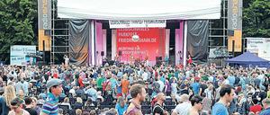 Am 13. August kann beim LesBiSchwulen Parkfest wieder auf dem Gelände des Freiluftkinos im Volkspark Friedrichshain gefeiert werden. 