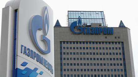 Das Logo von Gazprom ist vor dem Hauptgebäude in Moskau zu sehen. 