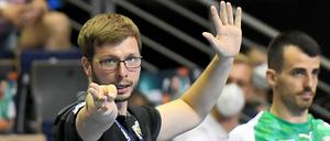 Trainer Jaron Siewert hat seinen Vertrag bei den Füchsen Berlin verlängert.