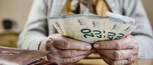 Genug gespart? Die Inflation entwertet die Rente. 