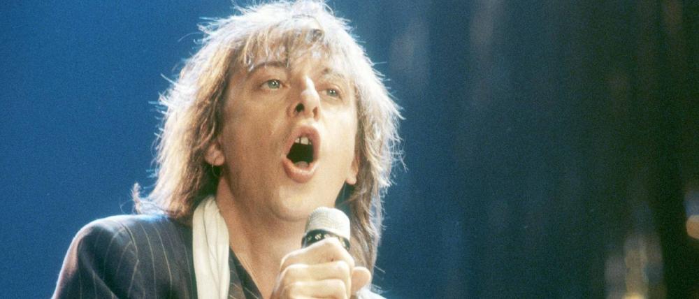 Heinrich macht Platz für Rio. Der Ton Steine Scherben-Frontmann gehört bald zum Kreuzberger Straßenbild.