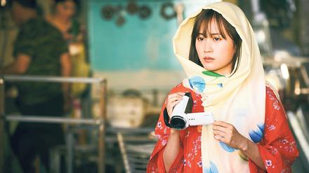 Reisejournalistin Yoko (Atsuko Maeda). 