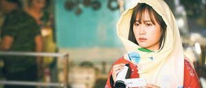 Reisejournalistin Yoko (Atsuko Maeda). 