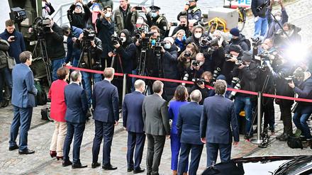 Das war der Anfang im vorigen November. Mittlerweile sind die Spitzen der Ampel-Koalition im Alltag angekommen - und der bedeutet Streit um die Bewältigung der neuen Krisen. Naht der nächste Koalitionsausschuss?