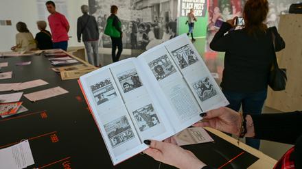 Die Broschüre mit dem Titel "Presence des Femmes", die 1988 in Algier erschienen ist. Sie enthält weitere als antisemitisch kritisierte Motive.
