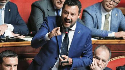 Putin-Bewunderer Salvini im Parlament. Beweise, dass er vom Kreml für Draghis Sturz eingekauft wurde, gibt es aber nicht. Foto: imago