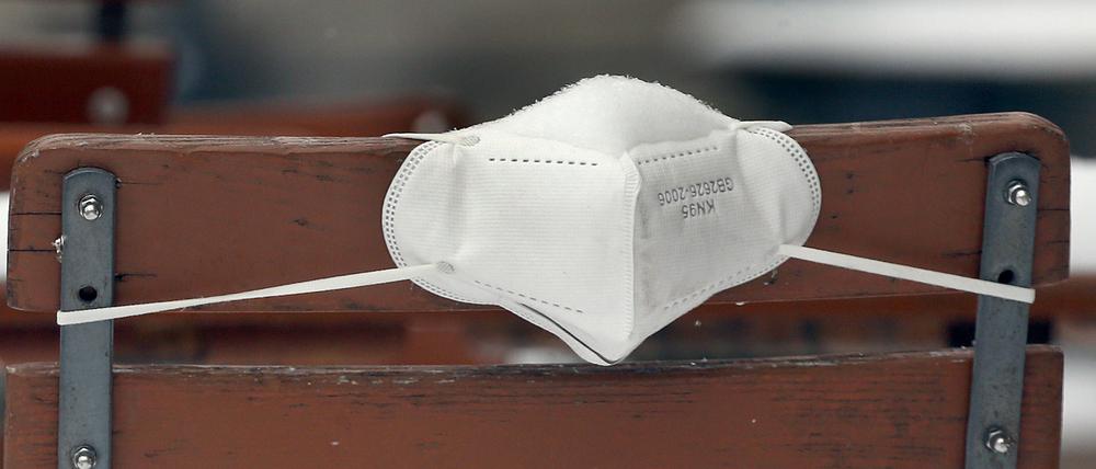 Die Maskenpflicht in Innenräumen wird auch im kommenden Herbst bleiben.