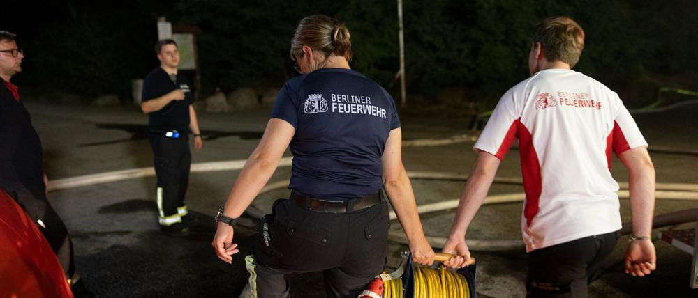 Im Grunewald waren in der Nacht zu Freitag mehr Einsatzkräfte der Freiwilligen Feuerwehr als der Berufsfeuerwehr anwesend.