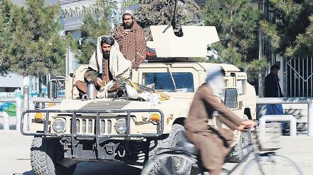 Distanzlos? Ein Jahr nach dem Fall von Kabul blickt der Film auch auf diejenigen, die besonders schutzbedürftig sind und in Afghanistan nicht bleiben können.