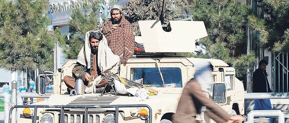 Distanzlos? Ein Jahr nach dem Fall von Kabul blickt der Film auch auf diejenigen, die besonders schutzbedürftig sind und in Afghanistan nicht bleiben können.