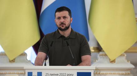 Wolodymyr Selenskyj, Präsident der Ukraine, macht Russland für Schüsse auf das AKW Saporischschja verantwortlich.