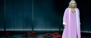 Irene Theorin als Brünnhilde in Valentin Schwarz´ Wagner-Ring-Inszenierung "Götterdämmerung" in Bayreuth