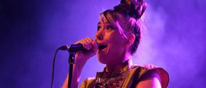 Kathleen Hanna von der Band Bikini Kill bei einem Konzert im Huxleys Neue Welt in Berlin, 7. August 2022. 