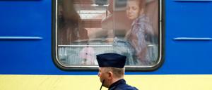 Ukrainische Familie auf der Flucht, hier in Przemysl in Polen. Roma, die fliehen, haben es noch schwerer als ihre Landsleute, ob sie bleiben oder sich auf den Weg machen.