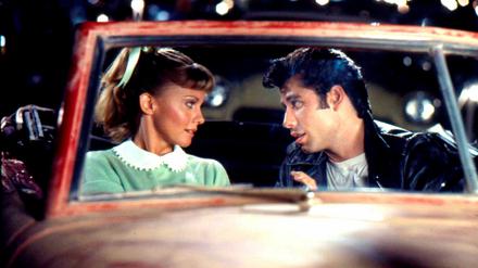 Olivia Newton-John als Sandy und John Travolta als Danny in "Grease". 