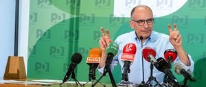 PD-Chef Enrico Letta verkündet die Allianz mit Grünen und Linken.