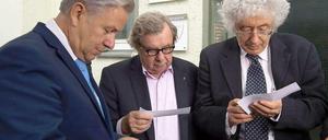 Klaus Wowereit, Helmut Karasek und Andrew Ranicki bei der Enthüllung der Gedenktafel für Marcel Reich-Ranicki in Berlin-Wilmersdorf.