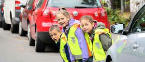 Über 50.000 Leuchtwesten für Kinder wurden vom ADAC kostenlos verteilt.