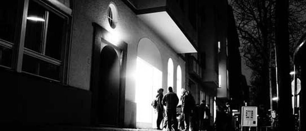 Kunst leuchtet im Kiez: Die Galerie "Kunstraum Ko" in der Meraner Straße am Bayerischen Platz.