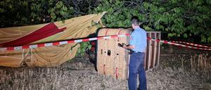 Bei einem Unfall mit einem Heißluftballon ist am Montagabend ein Mann in Beelitz (Landkreis Potsdam-Mittelmark) ums Leben gekommen.