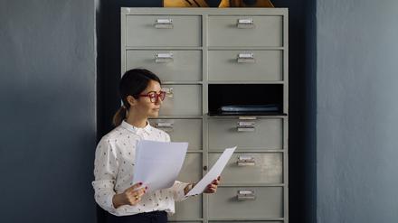 Papier-Akten sind auch im Jahr 2021 noch Symbol für den Staatsdienst. 
