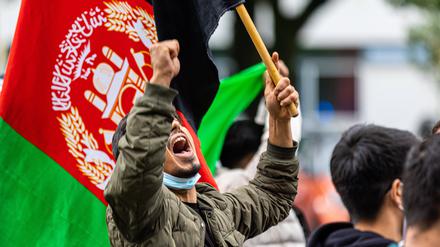 Nach dem Abzug der Nato im August 2021 forderten nicht nur Afghanen schnelle Hilfe für Ex-Mitarbeiter westlicher Staaten. Viele fühlen sich bis heute ignoriert.