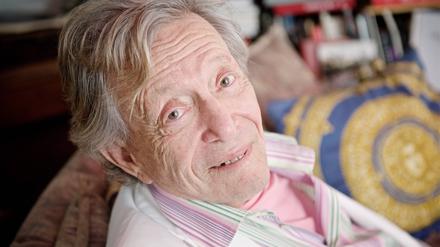Entspannt bis ins Alter: Rolf Eden zu Hause.
