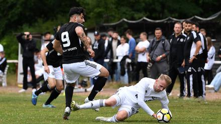 Bei Delay Sports stehen Influencer auf dem Spielfeld, die etliche Fans anlocken.